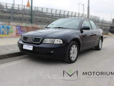 Audi A4 A4 1.8 Bianco usata Napoli