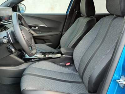 Peugeot 2008 1200 PURETECH ALLURE 130CV EAT8 CARPLAY NAV CAM Blu/Azzurro usata Roma