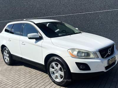Volvo XC60 2.4 D 175 CV FWD DRIVe Momentum Bianco usata Gualtieri