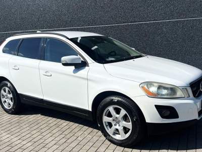 Volvo XC60 2.4 D 175 CV FWD DRIVe Momentum Bianco usata Gualtieri