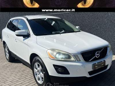 Volvo XC60 2.4 D 175 CV FWD DRIVe Momentum Bianco usata Gualtieri