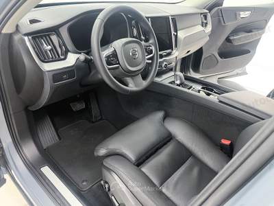 Volvo XC60 B4 (d) 197CV AWD AUT PLUS DARK Grigio usata Bassano del Grappa