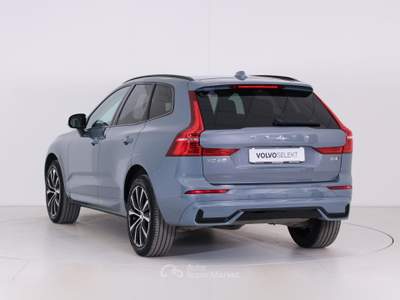 Volvo XC60 B4 (d) 197CV AWD AUT PLUS DARK Grigio usata Bassano del Grappa