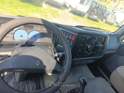Renault Master RENAULT MAGNUM CASSONE FISSO CON GRU usata PIGNATARO INTERAMNA