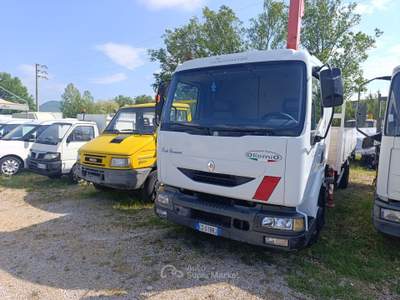 Renault Master RENAULT MAGNUM CASSONE FISSO CON GRU usata PIGNATARO INTERAMNA