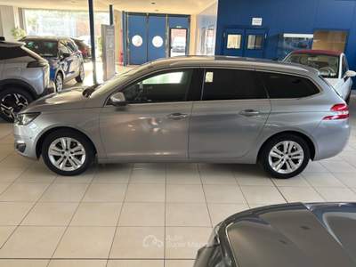 Peugeot 308 1.6 e-HDi 115cv Allure Cinghia Distrib. e Frizione Nuove Gancio Traino Grigio usata Voghera