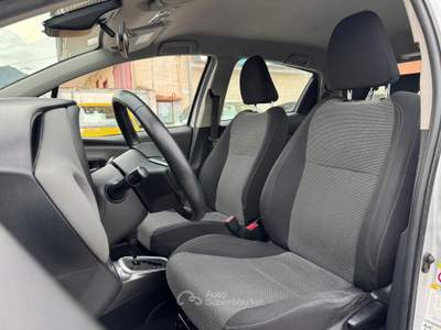 Toyota Yaris 1.5 Hybrid Active Argento usata San Giuseppe Vesuviano