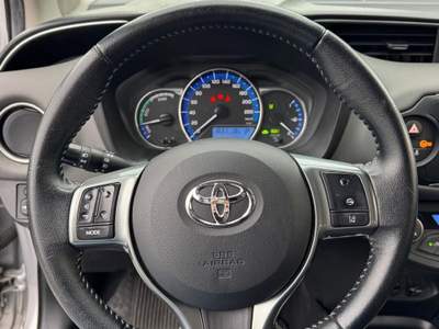 Toyota Yaris 1.5 Hybrid Active Argento usata San Giuseppe Vesuviano
