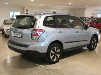 Subaru Forester 2.0i 6MT Style Bi-Fuel Argento usata Cuneo