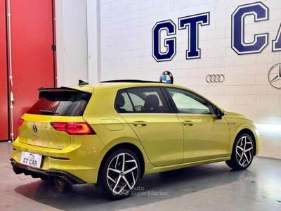Volkswagen Golf 1.5 eTSI 150 CV EVO ACT DSG Style Giallo usata Inzago