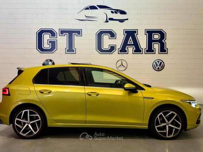 Volkswagen Golf 1.5 eTSI 150 CV EVO ACT DSG Style Giallo usata Inzago