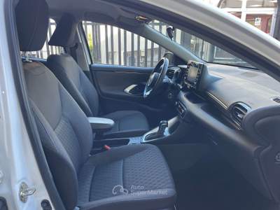 Toyota Yaris 1.5h Trend UNICO PROPRIETARIO OK NEOPATENTATI BELLISSIMA Bianco usata Cesano Maderno
