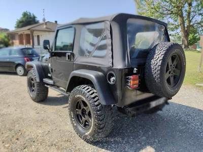 Jeep Wrangler 2.5 Soft Top 4 posti Nero usata SAN MARTINO SICCOMARIO
