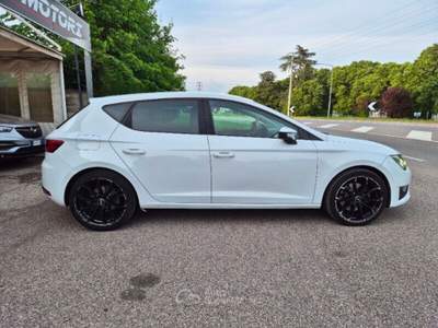 Seat Leon Leon 2.0 TDI 184 CV DSG 5p. FR Bianco usata Ferrara