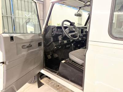 Land Rover Defender Station Wagon S Bianco usata Latina