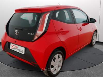 Toyota Aygo 1.0 VVT-i 69 CV 5 porte x-cool Rosso usata Fano
