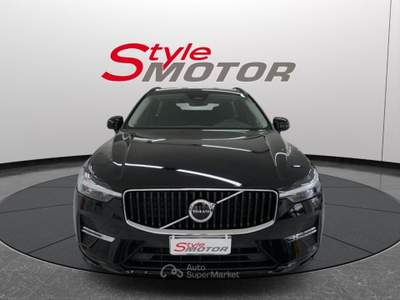 Volvo XC60 B4 (d) AWD automatico Momentum Sport Nero usata Fano