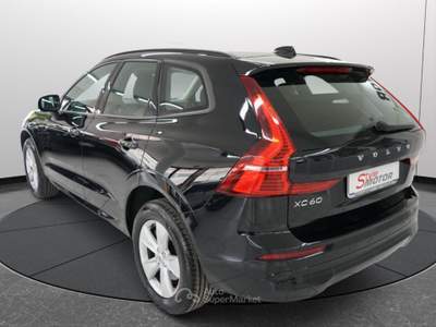 Volvo XC60 B4 (d) AWD automatico Momentum Sport Nero usata Fano