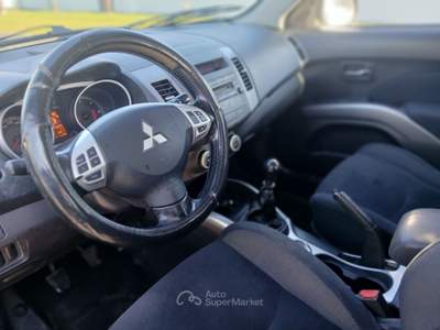 Mitsubishi Outlander 4x4 Nero usata SAMARATE