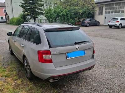 Skoda Octavia Ottime condizioni Tagliandi regolari, tenuta sempre in box Grigio usata Sona
