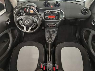 Smart ForTwo smart forTwo Cabrio 1.0 Passion 71cv twinamic NEOPATENTATI Bianco usata Scafati