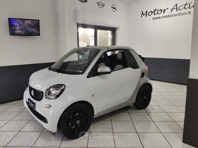 Smart ForTwo smart forTwo Cabrio 1.0 Passion 71cv twinamic NEOPATENTATI Bianco usata Scafati