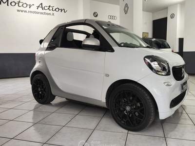 Smart ForTwo smart forTwo Cabrio 1.0 Passion 71cv twinamic NEOPATENTATI Bianco usata Scafati