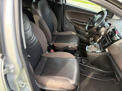 Lancia Ypsilon 85 CV 5 porte S&S Platinum Argento usata Calvi Risorta