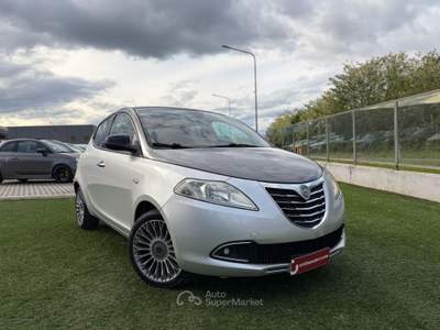 Lancia Ypsilon 85 CV 5 porte S&S Platinum Argento usata Calvi Risorta