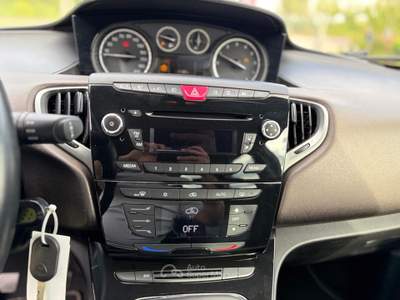 Lancia Ypsilon 85 CV 5 porte S&S Platinum Argento usata Calvi Risorta
