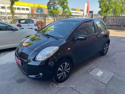 Toyota Yaris 3p 1.0 69cv Navi Nero usata Cernusco sul Naviglio