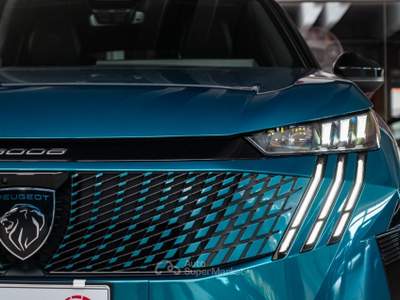 Peugeot 3008 3008 1.2 hybrid GT 145cv e-dcs6 Blu/Azzurro usata Seveso