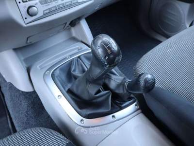 Mitsubishi L200 L200 DoCab 2.5 Did 167CV solo per comercianti Nero usata Varna