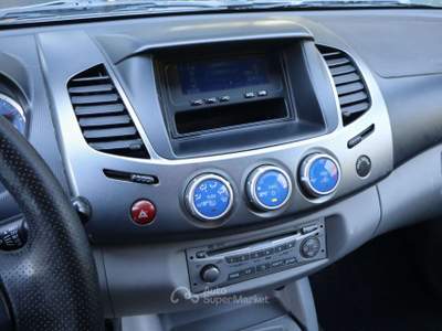 Mitsubishi L200 L200 DoCab 2.5 Did 167CV solo per comercianti Nero usata Varna