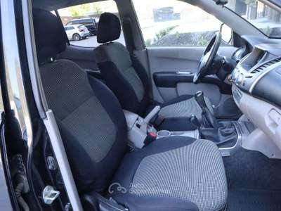 Mitsubishi L200 L200 DoCab 2.5 Did 167CV solo per comercianti Nero usata Varna
