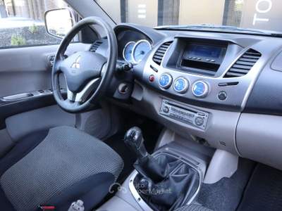 Mitsubishi L200 L200 DoCab 2.5 Did 167CV solo per comercianti Nero usata Varna