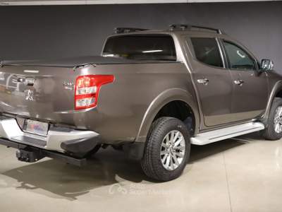 Mitsubishi L200 L200 DOCAB 2.4d 180CV 4WD AUT PELLE GANCIO Marrone usata Varna