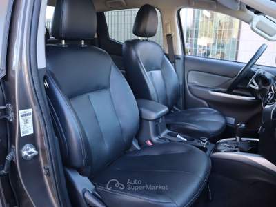 Mitsubishi L200 L200 DOCAB 2.4d 180CV 4WD AUT PELLE GANCIO Marrone usata Varna