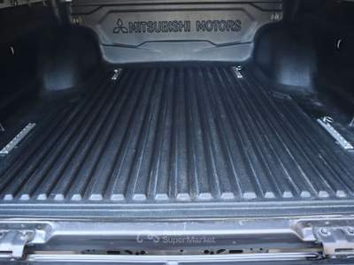 Mitsubishi L200 L200 DOCAB 2.4d 180CV 4WD AUT PELLE GANCIO Marrone usata Varna