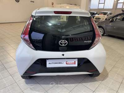 Toyota Aygo 5p 1.0 x-play my15 usata Poirino