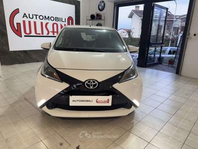 Toyota Aygo 5p 1.0 x-play my15 usata Poirino