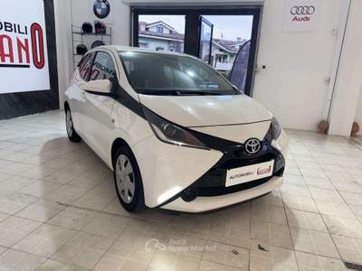 Toyota Aygo 5p 1.0 x-play my15 usata Poirino