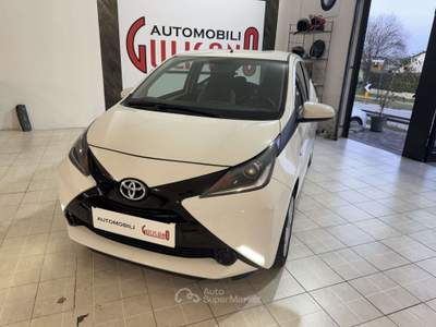 Toyota Aygo 5p 1.0 x-play my15 usata Poirino