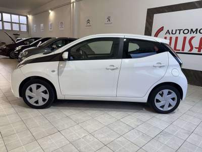Toyota Aygo 5p 1.0 x-play my15 usata Poirino