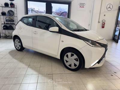 Toyota Aygo 5p 1.0 x-play my15 usata Poirino