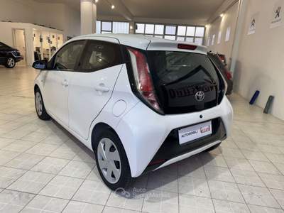 Toyota Aygo 5p 1.0 x-play my15 usata Poirino