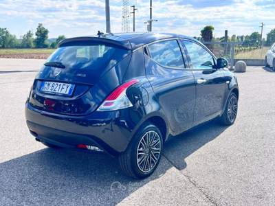 Lancia Ypsilon 1.0 FireFly 5 porte S&S Hybrid Gold Nero usata Pieve di Soligo