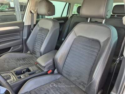 Volkswagen Passat 2.0 TDI SCR EVO DSG Executive Grigio usata Francavilla Fontana