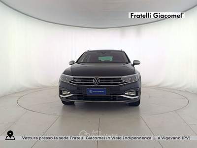 Volkswagen Passat alltrack 2.0 tdi 4motion 200cv dsg Nero usata Vigevano