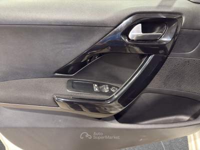 Peugeot 208  5p 1.2 puretech active s&s 82cv neopatentati Bianco usata Firenze